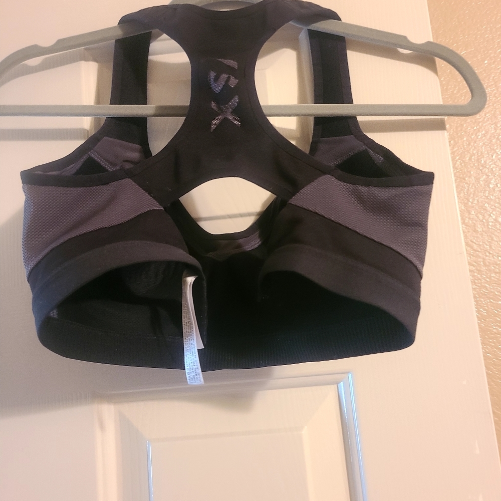 VSX Razor Back Sports Bra 32DD